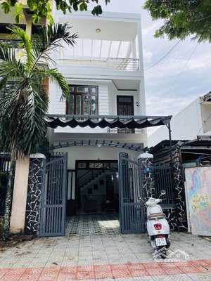 cho thuê nhà 2,5 tầng đường 10,5m thanh hóa - hòa xuân - hướng tây - vị trí đẹp,gần chợ hòa xuân