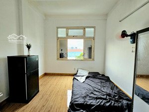 phòng cho thuê ngay cầu nguyễn văn cừ, đầu tháng 10 trống.