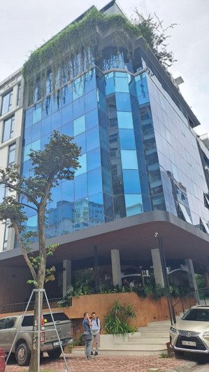 bán nhà sát phố hoàng quốc việt, 34,9 tỷ, mặt tiền 10,5m , 100m2, 3t, kd mọi mô hình - ô tô tránh