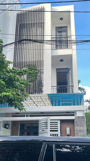 bán nhà hiếm khu bên sông- phạm văn đồng-3 tầng-3pn-4 wc- giá 12,3 tỷ- lh em 