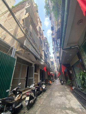 mua 1 được 2, ngõ thông phố bạch mai, kd tốt, nhà chia 2 căn tường móng riêng, 6 ngủ kk, dt 50m2