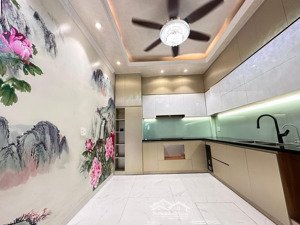 chính chủ bán nhà đẹp 50m, thang máy, view hồ hoàng cầu, ở sướng, kinh doanh đỉnh, mai anh tuấn