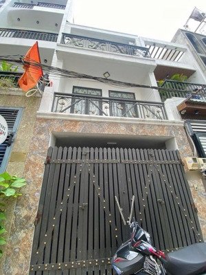 xe hơi quay đầu - sát mặt tiền - 4x14m vuông vức - 3 tầng - 4pn - 4wc