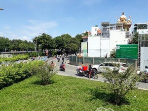 bán góc 3 mặt tiền điện biên phủ giáp q1 -dt: 20x30m xây 2 hầm 10 lầu hđt 220tr/th giá chỉ 105 tỷ