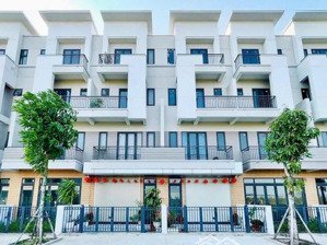 duy nhất căn shophouse gần trung cư, thiết kế 4 tầng, giá tốt nhất thị trường,dự án centa diamond