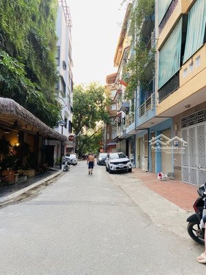 nhà liền kề vừa ở vừa kinh doanh nhà tương đối mới chủ mới mua vê chỉ việc ở