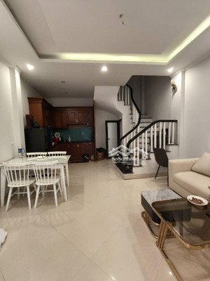 cực rẻ việt hưng long biên 32m mặt 4,2m 5t nhỉnh 6 tỷ gần phố.