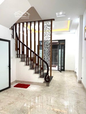 định công thượng - giá 8.2 tỷ 43m2 mặt tiền 4.6m - nhà đẹp sang - đầy đủ trường chợ ...