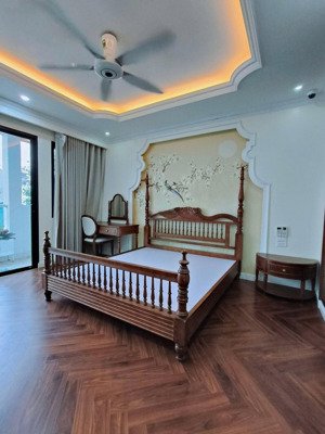 siêu phẩm nhà 5,5 tầng thang máy mặt đường 11m khu 25ha vân canh hoài đức **