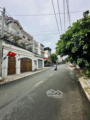 nhà mới tinh khu vip linh tây xe hơi vào nhà dt: 90m2 (4.5 x 20m) - chỉ: 6,3 tỷ tl sổ hồng vuông