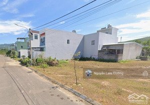 cần bán 3 lô đất thu hồi vốn dt 100m2 giá 1 tỷ 200 sổ hông riêng p. bùi thị xuân quy nhơn bình định