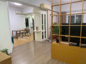 cho thuê căn hộ chung cư 120, tại 25 vũ ngọc phan, phường láng, đống đa. căn góc đầu hồi