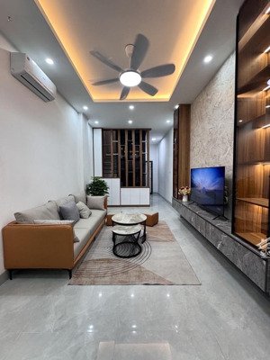 siêu hót và hiếm nhà bán ở vị trí oto cach 9m ngõ to đẹp thoáng sáng-giá nhỉnh 8tỷ