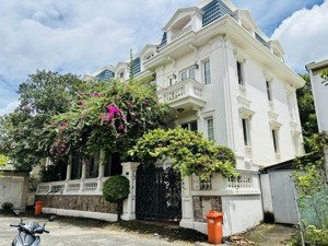 cho thuê biệt thự - thảo điền, quận 2 - góc 2mt (20x20m - trệt 2 lầu)