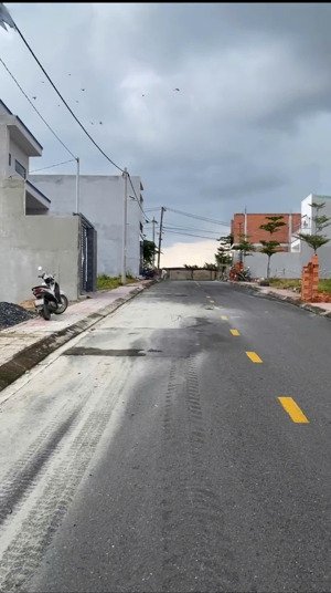 bán đất tp. biên hòa. ngay vòng xoay cổng 11. giá đầu tư f0. sổ riêng, thổ cư 100%. sang tên ngay