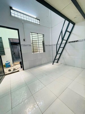 hòng trọ có gác, thoáng mát rộng rãi