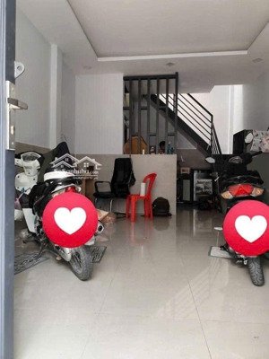 phòng cho thuê 4 tr gác đúc lửng 1pn kín trên gác nhà sạch đẹp hẻm thông đường cây cám