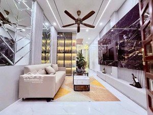 nhà đẹp tại mình khai nhỉnh 9 tỷ mặt tiền 4.5. 40m2 lô góc 3 mặt thoáng.4 ngủ rộng full nội thất.