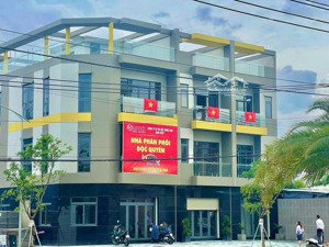 nhà phố thương mại chỉ 6 tỷ, 4 tầng tại làng học thủ đức - ga metro số 1, nhà mới chưa qua sử dụng