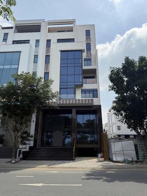 toà nhà trần quý kiên - dt: 10x24m - hầm 7 tầng - thang máy, pccc đầy đủ