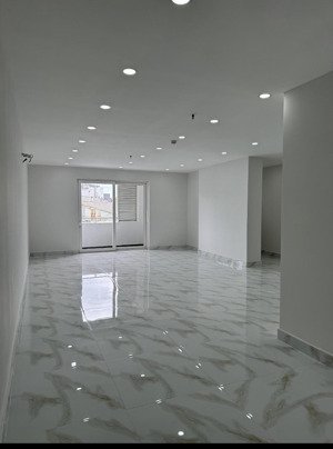 nhà mặt tiền đường số 7 ngay ngã tư chung cư. 2 tầng, 5x14m. 8,5 tỷ