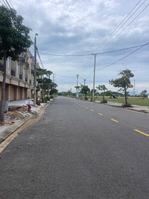 cần bán lỗ lô ngọc dương đường 10m5 trục thông ra biển giá chỉ 2950 rẻ nhất thị trường