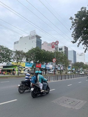 quận 6, ngay công viên phú lâm, nhà 4 tầng, 116m2, ngang 7.5m, giá chỉ 11 tỷ 5