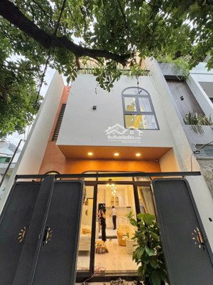bán gấp nhà 3 tầng 3pn, oto đậu trước, đủ công năng, full nội thất, xách vali vào ở ngay