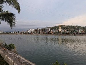 chủ cần tiền cho con du học mỹ bán ô đất tuyến 2 view hồ hùng thắng gần cà phê cá koi