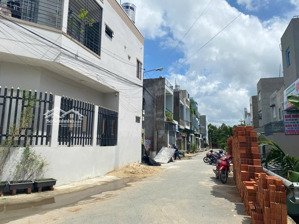 bán nhà căn góc 2 mặt tiền đường 6m - hẻm thông - gần chợ đầu mối thủ đức - kết nối ra quốc lộ 13