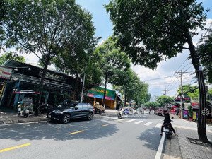 hiếm - giá tốt nhất mt đường sát phạm văn đồng 105m2 (5*21) 8.4 tỷ - đường ôtô né nhau, có vỉa hè