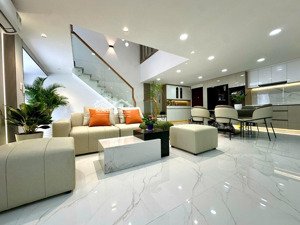 cần bán duplex sky garden - pmh - q7, nhà đẹp, căn góc, mới 100%. lh: em huân