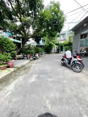 hẻm xe hơi sát mặt tiền tô hiệu, luỹ bán bích, 2 làu, dt: 4x12 vuông vứt, hơn 5 xíu