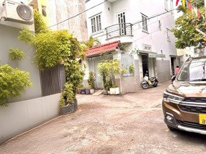 bán nhà 2 mặt tiền, lô góc trước nhà xe hơi quay đầu được, tôn thất thuyết, bến vân đồn 5p qua q1