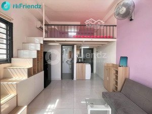 chdv gác cao sang xịn bancol cửa sổ lớn gần đại học nguyễn tất thành, đh luật quận 4.