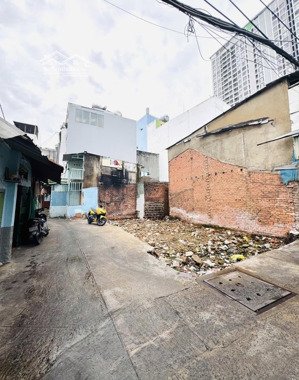 xe hơi sát nhà - cách mt 30 mét giáp quận 1 - 1 phút sang q1 thôi căn góc - vị trí đẹp là hàng hiếm