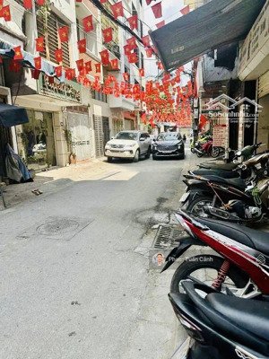 bán nhanh nhà phân lô vip mặt ngõ mai dịch, cầu giấy dt 109m x3 tầng ( hai mặt ngõ)
giá chỉ 2x tỷ