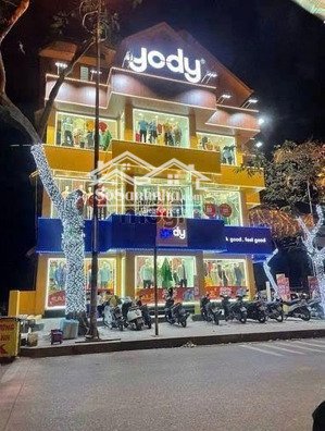 cho thuê nhà mặt phố hai bà trưng, mt 6,5m,dt 80m2x 4tầng, giá siêu ưu đãi