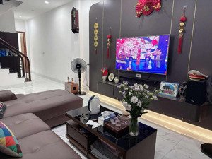 xuân thuỷ - nhà cực đẹp - vừa ở vừa cho thuê dòng tiền. 7 tầng mới thang máy, 2 mặt tiền phân lô