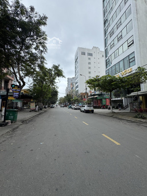 hot. bán nhà 3 tầng 2 mt hồ nghinh vị trí sầm uất sát ngay trung tâm tài chính quốc tế