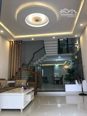 bán nhà 3 tầng mt 5,5m sát biển phạm văn đồng. hướng đông giá chỉ 9 tỷ