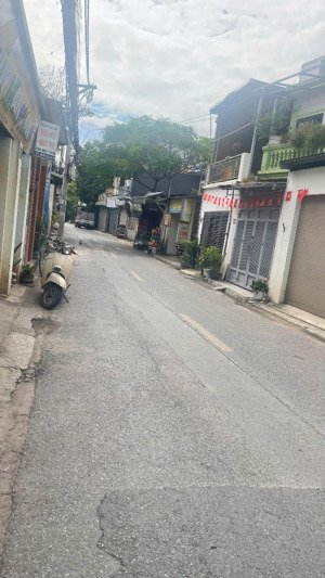 chính chủ cần bán 40 m2 mặt đường kinh doanh đa tốn, giá chỉ 5.2 tỷ