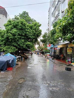 16 tỷ 5 tầng phân lô vỉa hè mặt chợ kinh doanh ngô thì nhậm nhà 5 tầng ở ngay