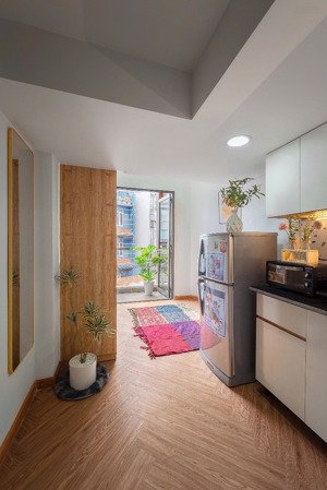 căn hộ duplex full nội thất, có ban công thoáng mát