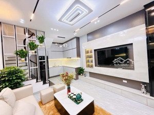 bán nhà 35m2, 6,5 tỷ tại phường lĩnh nam, hoàng mai, nhà mới đẹp ở ngay, 2 nhà ra ô tô