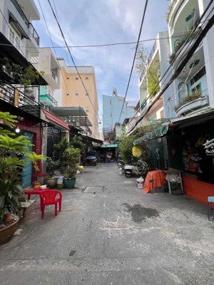 nhà cách mạng tháng 8, p.10, q3, diện tích 51 m2, giá 7,7 tỷ.