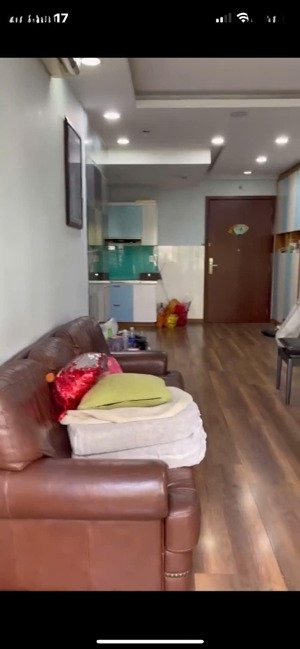 bán trệt ruby - celadon 2pn-2wc, full nt, mặt tiền đẹp ngay đường chính, kinh doanh, giá 4 tỷ 7 tl