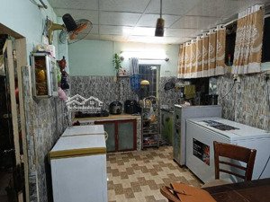 chỉ 3.7 tỷ, nhà 2 tầng dt62m, ngang 7,2 m bề thế , đường huỳnh tấn phát q7