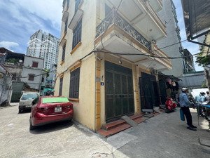 vị trí đẹp - phân lô ô tô đỗ cổng - nhà trương định - dân xây 2 thoáng trước sau - thông số đẹp