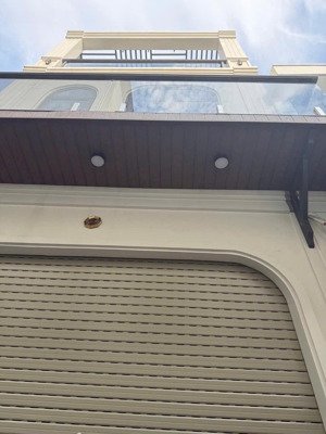 hoa hồng 1% bán nhà 1/ dương thiệu tước, 1 trệt 1 lầu + sân thượng, giá 5.25 tỷ